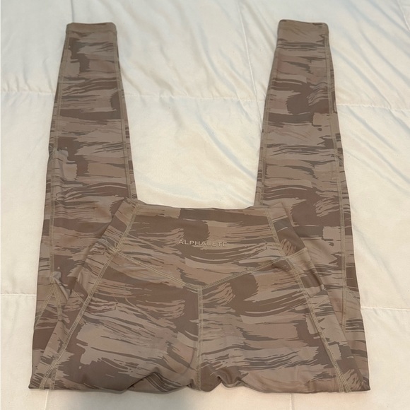 Alphalete Surface Pocket Leggings - Picture 5 of 12